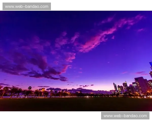 蓝色的回响与落日的余晖：当上海申花跨越半球邂逅珀斯荣光